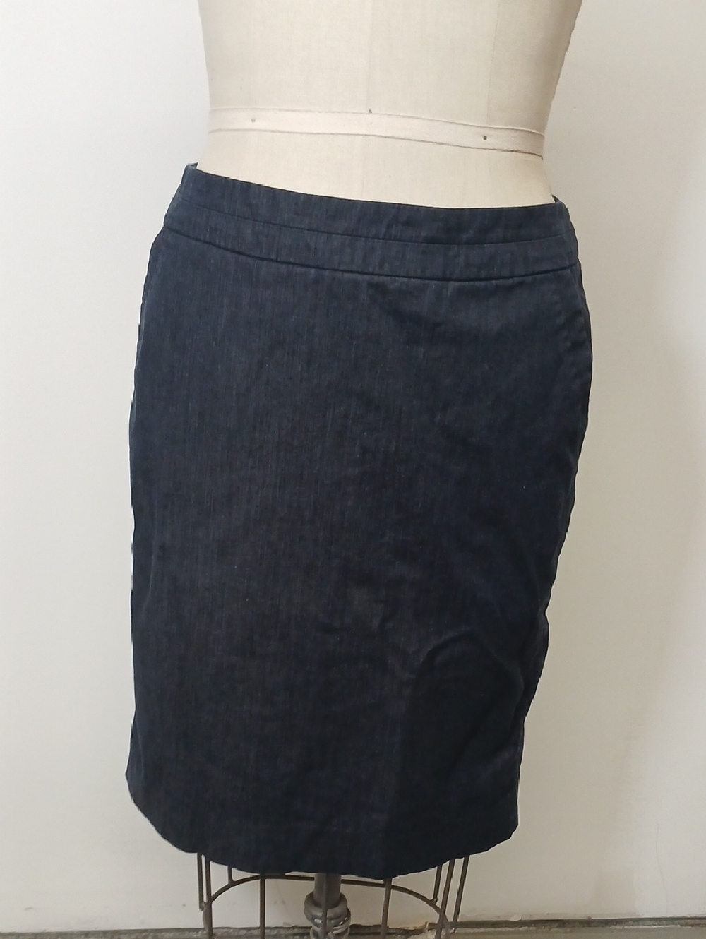 LOFT Dark Navy Chambray  Pencil Skirt / Size 8